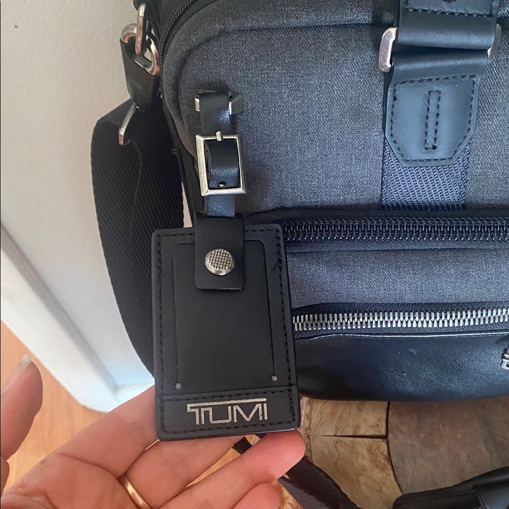 🖤😎TUMI Alpha Bravo Albany Slim Commuter Briefcase
- Black and Charcoal ♠️ - Picture 5 of 17